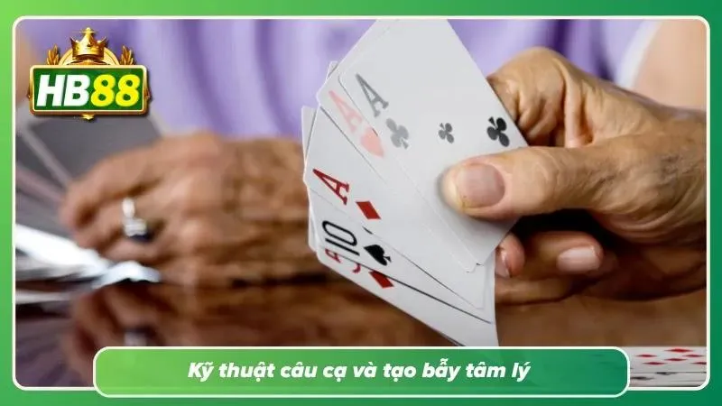Phân tích tay bài cẩn thận trước khi ra quyết định chốt.